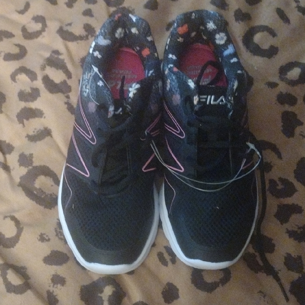 Fila Women's Black and Pink Running Shoes